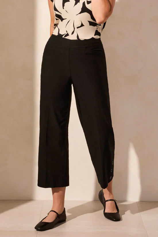 Pull-On Capri With Self Button Vent