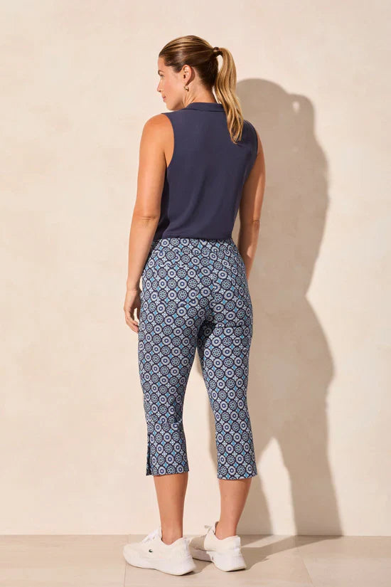 Pull-On Capri With Self Button Vent