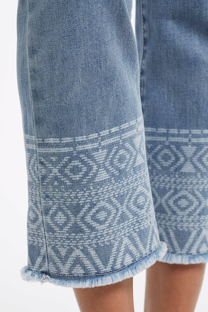 Pull-On Capri Jean With Bottom Detail