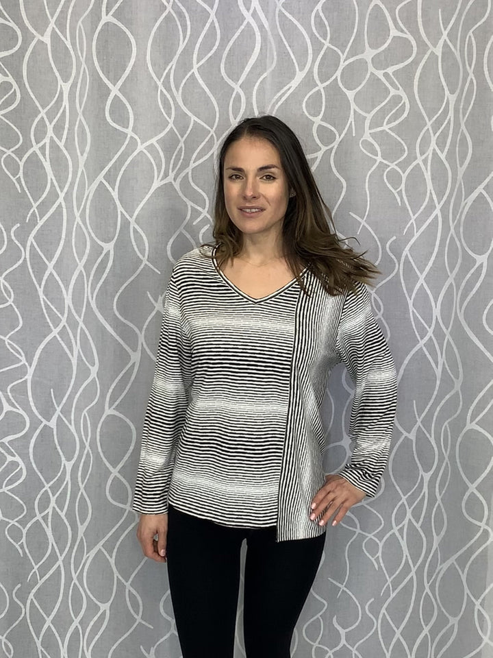 Striped V - Cool Top - Modella Lifestyle