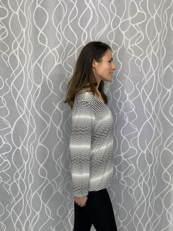 Striped V - Cool Top - Modella Lifestyle